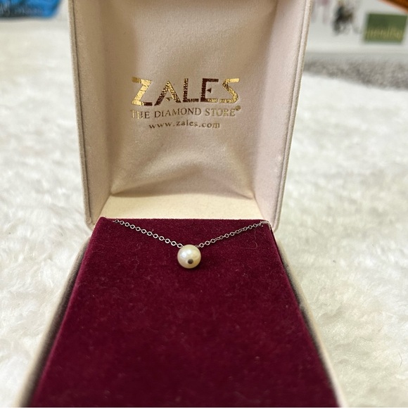 Zales single pearl necklace - Picture 2 of 3